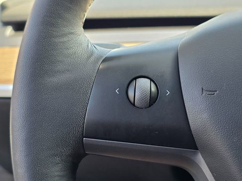 Used 2021 Tesla Model 3 Standard Range image 34