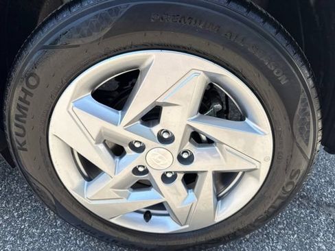 Used 2025 Hyundai Kona SE AWD/4WD image 9