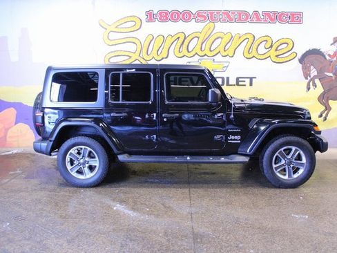 Used 2018 Jeep Wrangler Unlimited Sahara w/ Uconnect 4C Nav & Sound Group image 1
