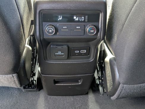 Used 2023 GMC Acadia SLE w/ Driver Convenience Package image 14