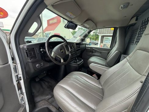 Used 2019 Chevrolet Express 3500 w/ Driver Convenience Package RWD image 8