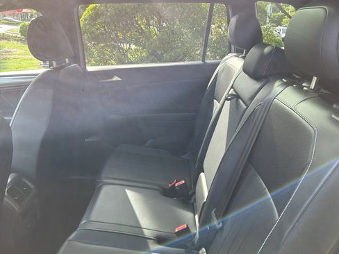 Used 2022 Volkswagen Tiguan SE R-Line image 31