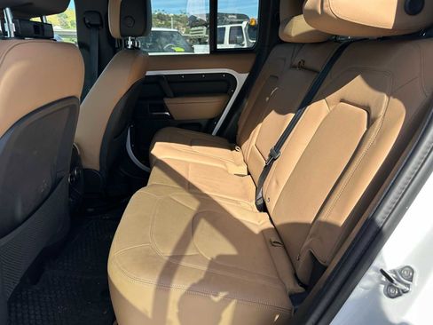 Used 2025 Land Rover Defender 110 X-Dynamic SE image 10