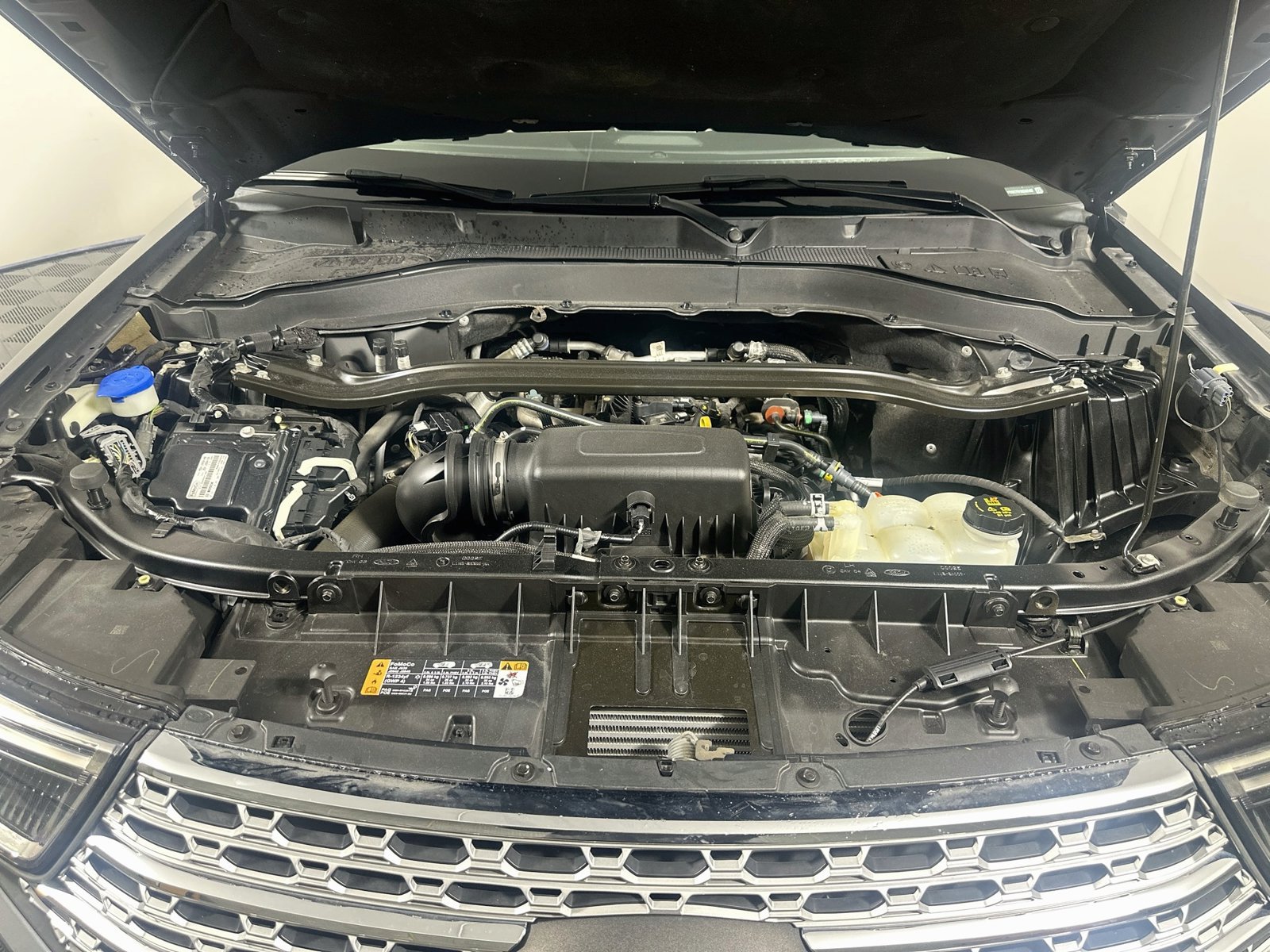 Used 2022 Ford Explorer Limited w/ Equipment Group 301A RWD image 32