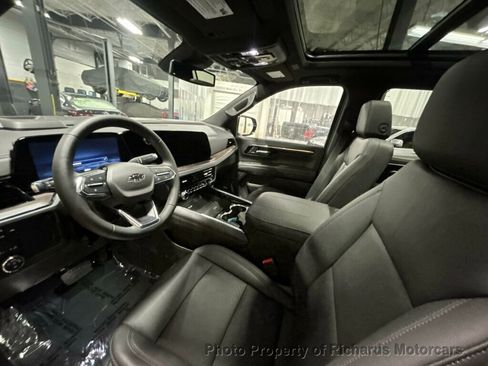 Used 2026 Chevrolet Suburban Z71 w/ Comfort Package image 15