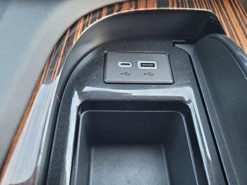 Used 2023 Cadillac Escalade Premium Luxury AWD/4WD image 23
