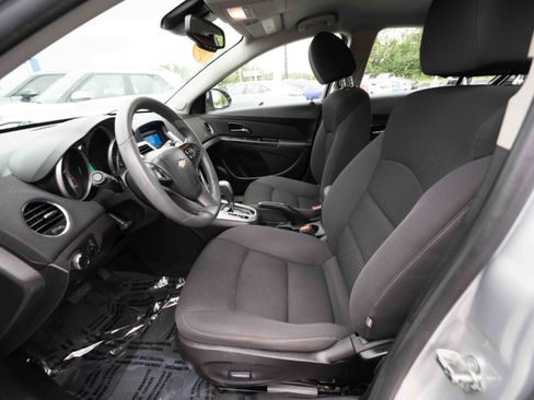 Used 2016 Chevrolet Cruze LT FWD image 9