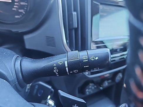 Used 2018 Subaru Crosstrek 2.0i Premium w/ Eyesight System image 12