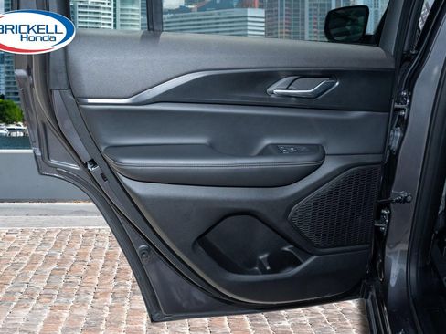 Used 2025 Jeep Grand Cherokee Laredo w/ Luxury Tech Group I RWD image 12