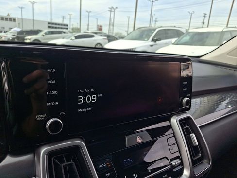 Used 2023 Kia Sorento S w/ Panoramic Sunroof Package image 29