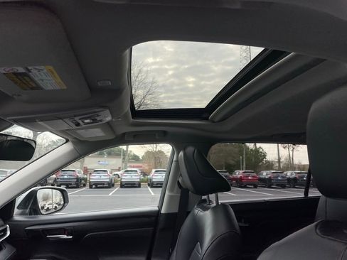 Used 2023 Toyota Highlander XLE image 29