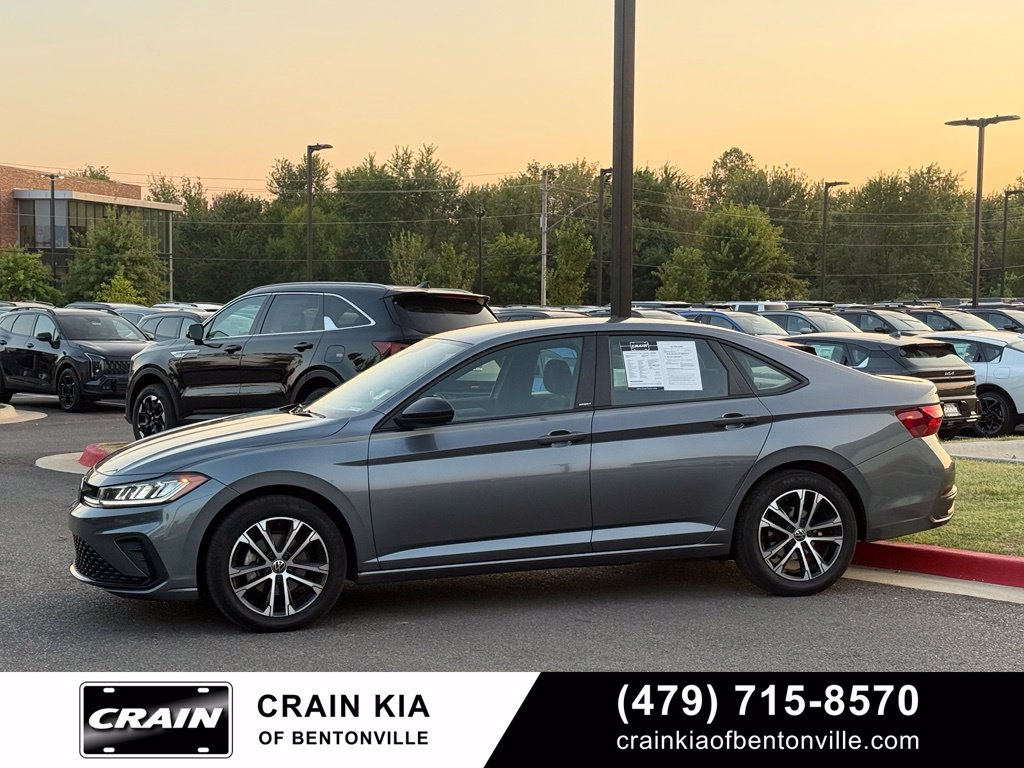 Used 2025 Volkswagen Jetta Sport FWD image 4