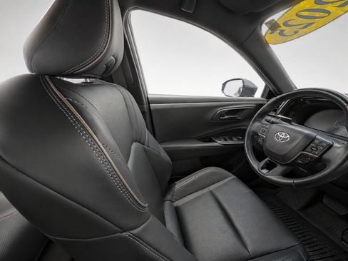 Used 2025 Toyota Crown AWD/4WD image 9