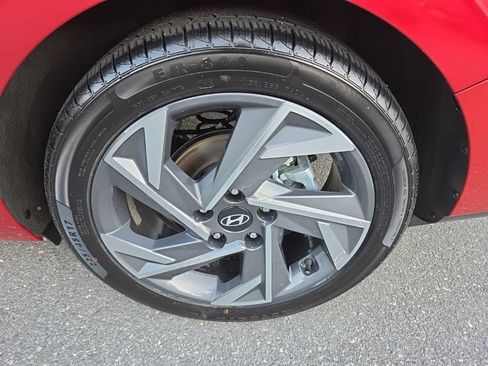 Used 2025 Hyundai Elantra Limited FWD image 13
