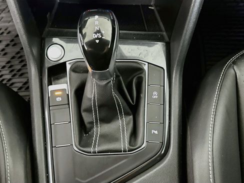 Used 2022 Volkswagen Tiguan SE R-Line FWD image 25