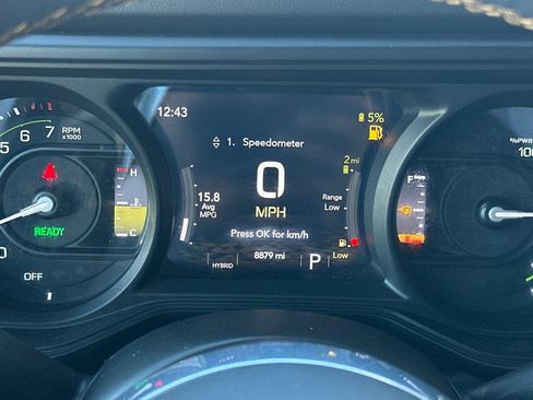 Used 2024 Jeep Wrangler Sahara image 28