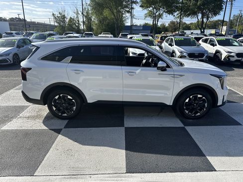 Used 2025 Kia Sorento S FWD image 3
