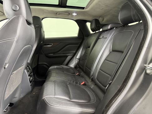 Used 2017 Jaguar F-PACE R-Sport image 12