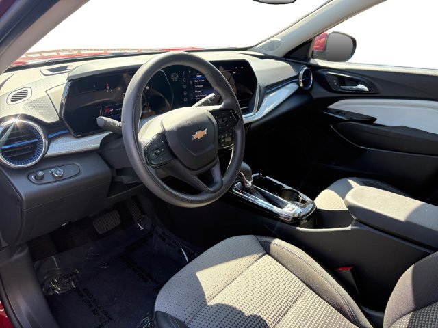 Used 2024 Chevrolet Trax LT FWD image 12