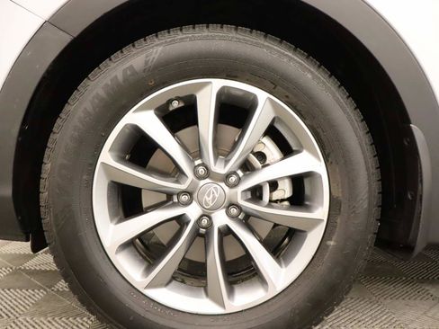 Used 2018 Hyundai Santa Fe SE image 6