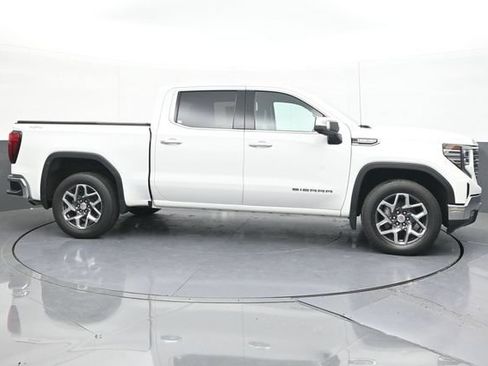 Used 2023 GMC Sierra 1500 SLT w/ SLT Convenience Package AWD/4WD image 18