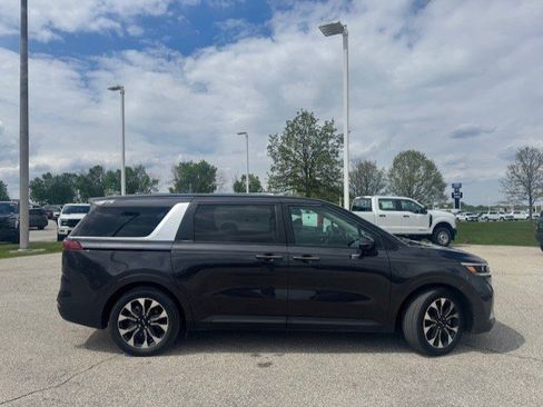 Used 2024 Kia Carnival EX FWD image 10