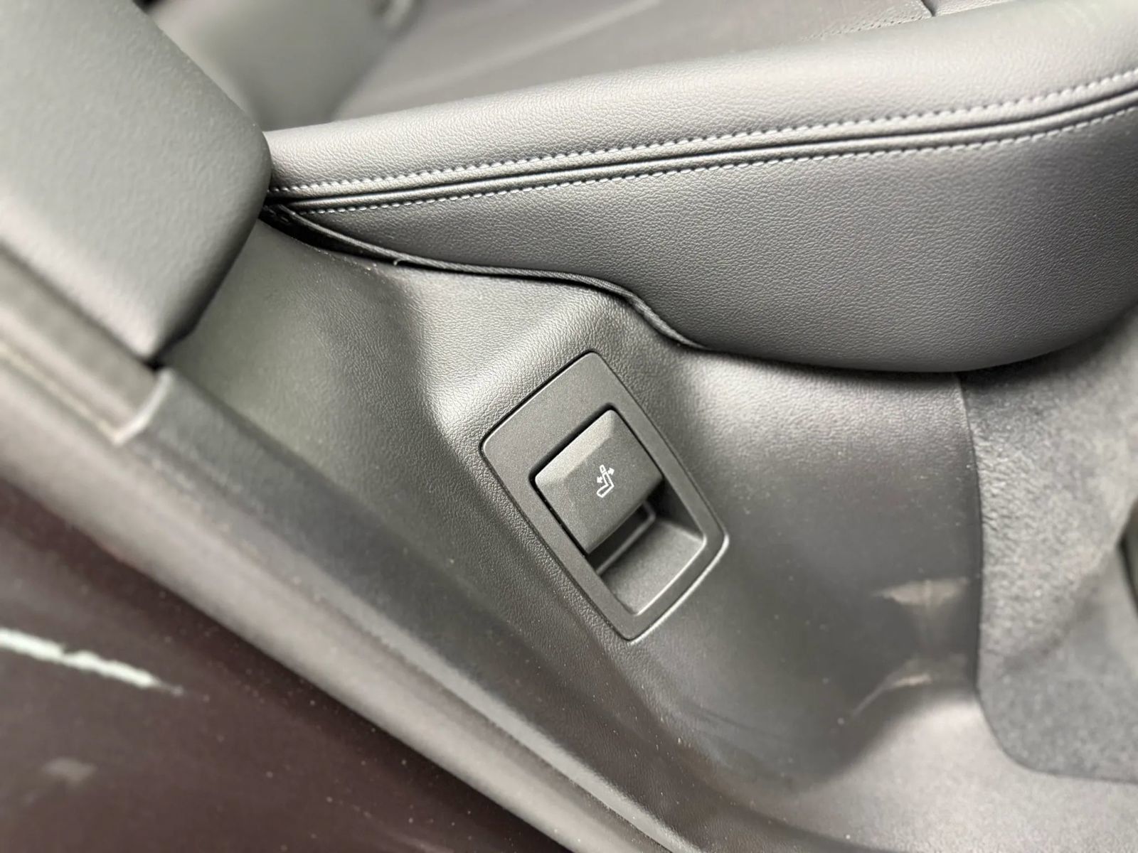 Used 2023 BMW X4 M40i AWD/4WD image 30
