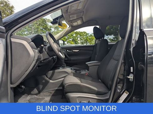 Used 2019 Nissan Rogue SV image 6