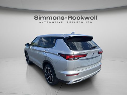 Used 2023 Mitsubishi Outlander SE AWD/4WD image 3
