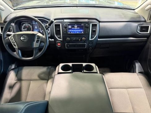 Used 2019 Nissan Titan S image 14