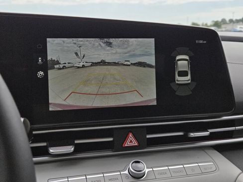 Used 2024 Hyundai Elantra Limited FWD image 21