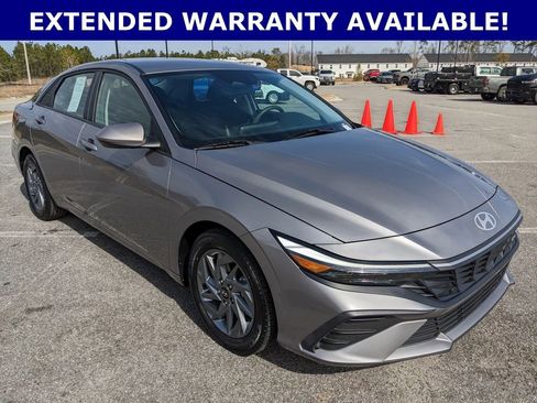 Used 2024 Hyundai Elantra SEL image 11