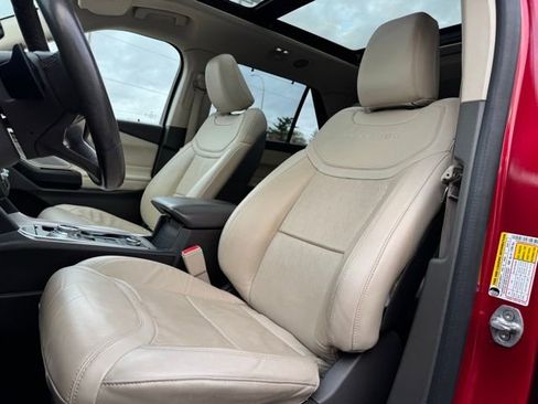 Certified 2020 Ford Explorer Platinum w/ Premium Technology Package AWD/4WD image 8