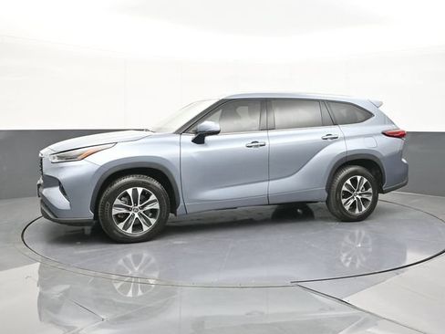Used 2021 Toyota Highlander XLE FWD image 7