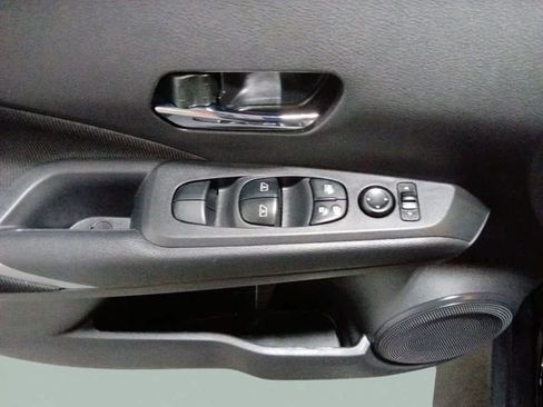 Used 2023 Nissan Kicks SV image 9