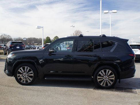 Used 2025 Lexus LX 700h Luxury image 14