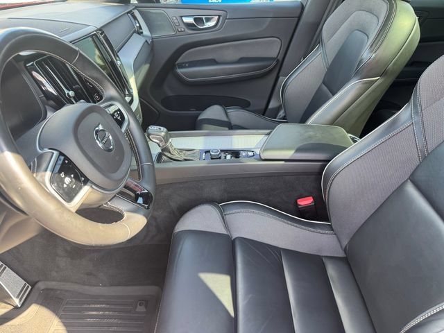 Used 2021 Volvo XC60 T5 R-Design w/ Protection Package Premier FWD image 9