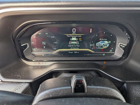 Used 2024 GMC Yukon XL Denali w/ Advanced Technology Package image 34