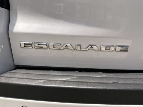 Used 2018 Cadillac Escalade Premium Luxury RWD image 38