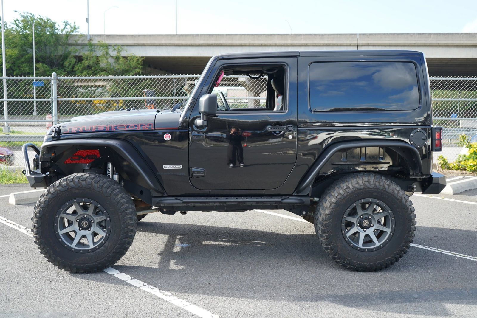 Used 2018 Jeep Wrangler Rubicon AWD/4WD image 2
