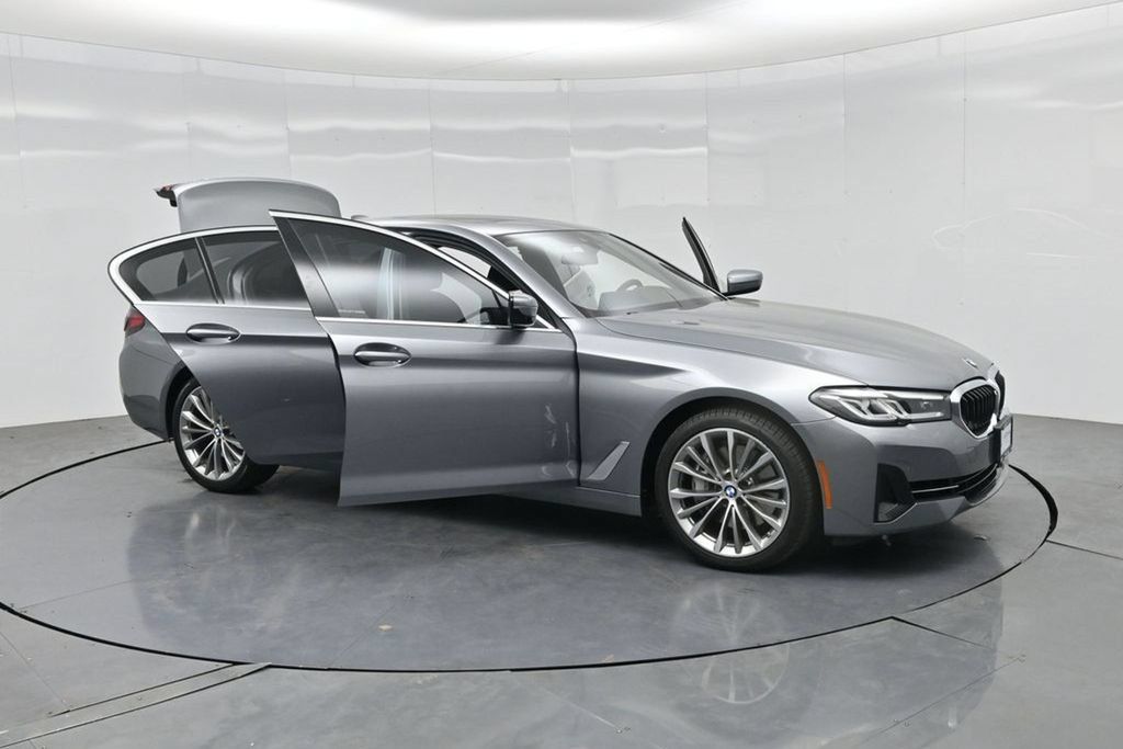 Used 2023 BMW 540i w/ Convenience Package RWD image 38