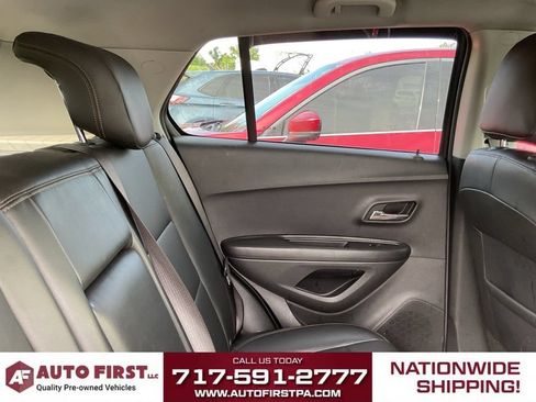 Used 2022 Chevrolet Trax LT w/ Premium Seat Package AWD/4WD image 12