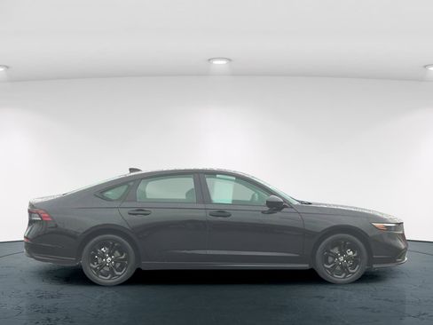 Certified 2025 Honda Accord SE image 7