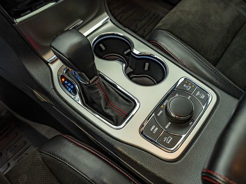 Used 2019 Jeep Grand Cherokee Trailhawk AWD/4WD image 30