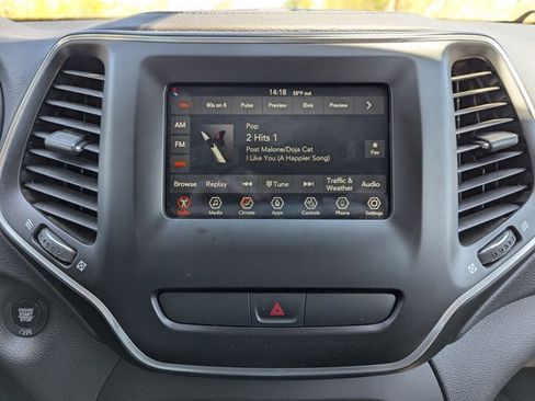 Used 2019 Jeep Cherokee Latitude Plus w/ Cold Weather Group AWD/4WD image 14