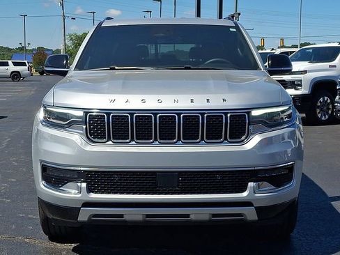 Used 2024 Jeep Wagoneer L Series II w/ Flexible Seating Group AWD/4WD image 2