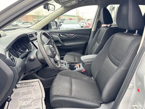 Used 2017 Nissan Rogue SV image 9