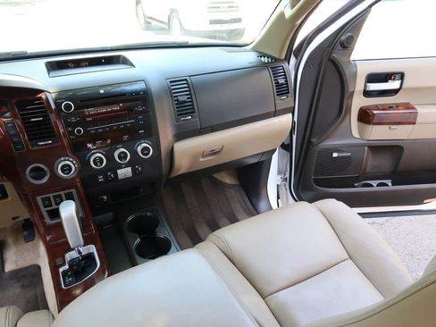 Used 2011 Toyota Sequoia Limited AWD/4WD image 36