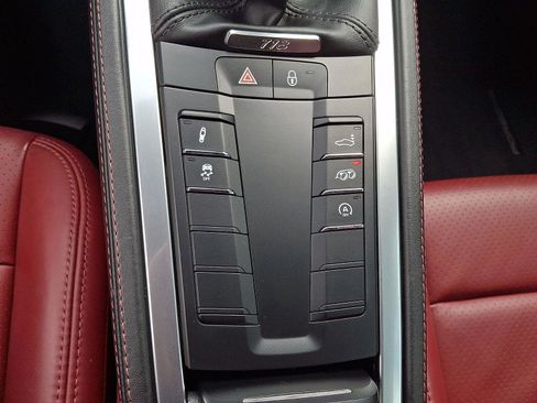Used 2018 Porsche 718 Cayman GTS RWD image 21