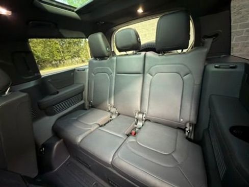 Used 2024 Land Rover Defender 130 X-Dynamic SE AWD/4WD image 25